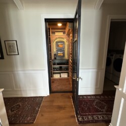 (2) Complete with a gold door handle, this wine cellar door effectively helps maintain the temperature inside the cellar.